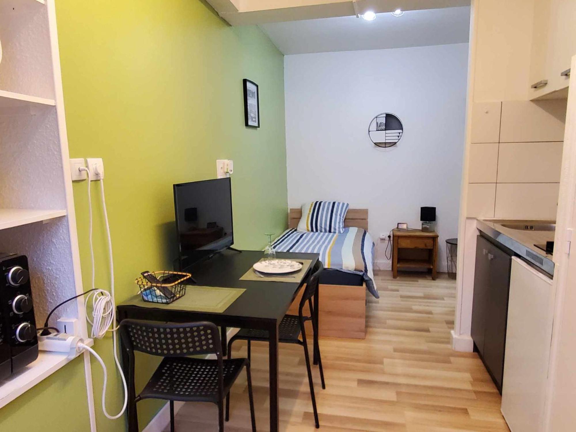 Studio Vert Tout Equipe Wifi Le Creusot Bagian luar foto